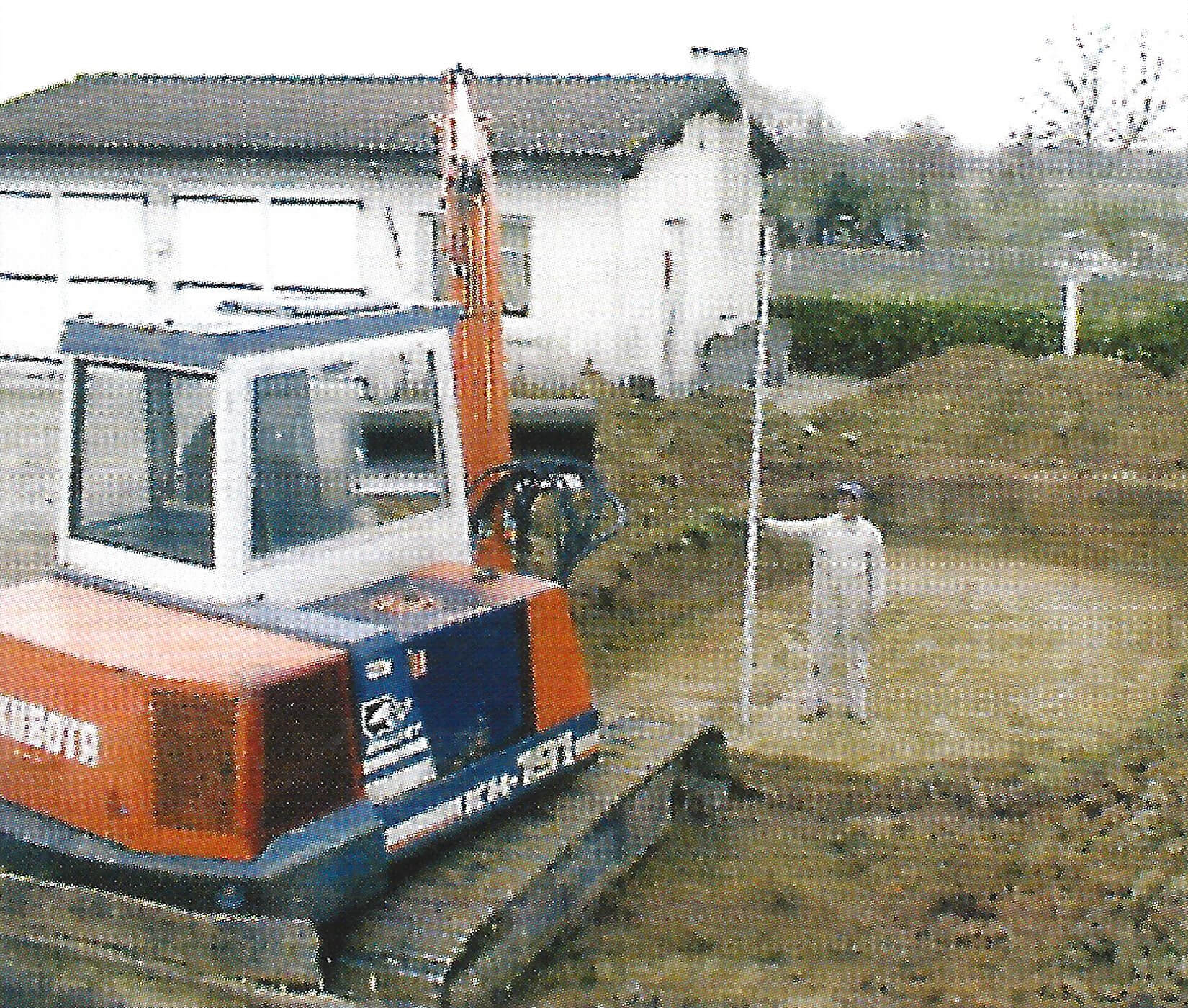 Creusage d'un trou pour y mettre la piscine